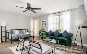 Downtown! Private Balcony! 24 Concierge! Pt11H